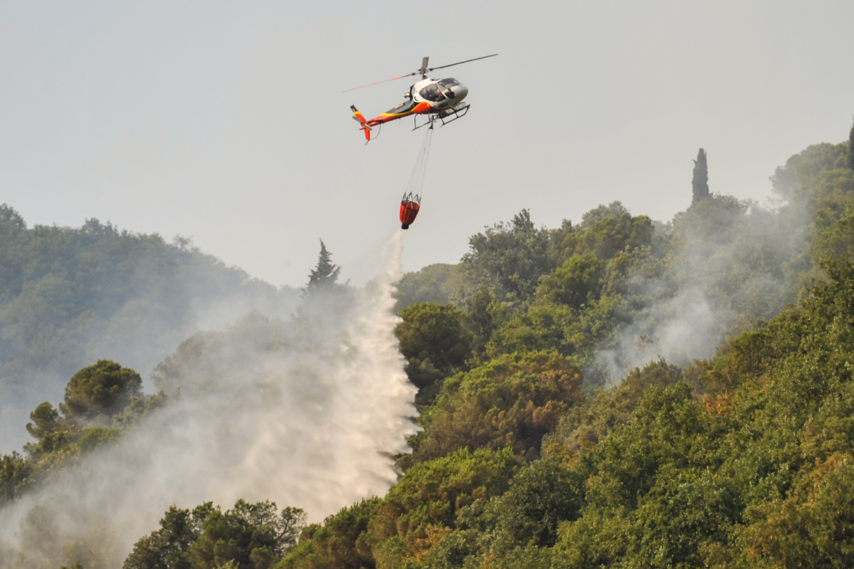 Elicottero Antincendio, Protezione Civile, Elisoccorso E Soccorso ...